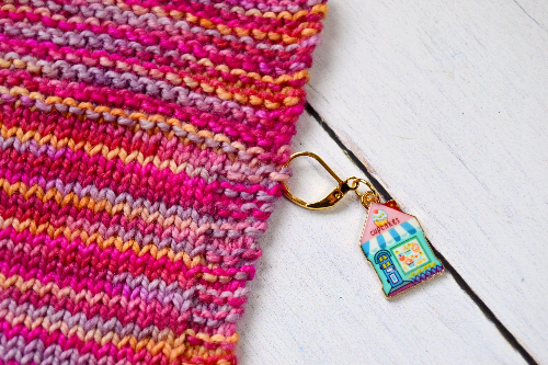 classic stitch marker cupcake attached to knitting classic stitch marker cupcake attached to knitting