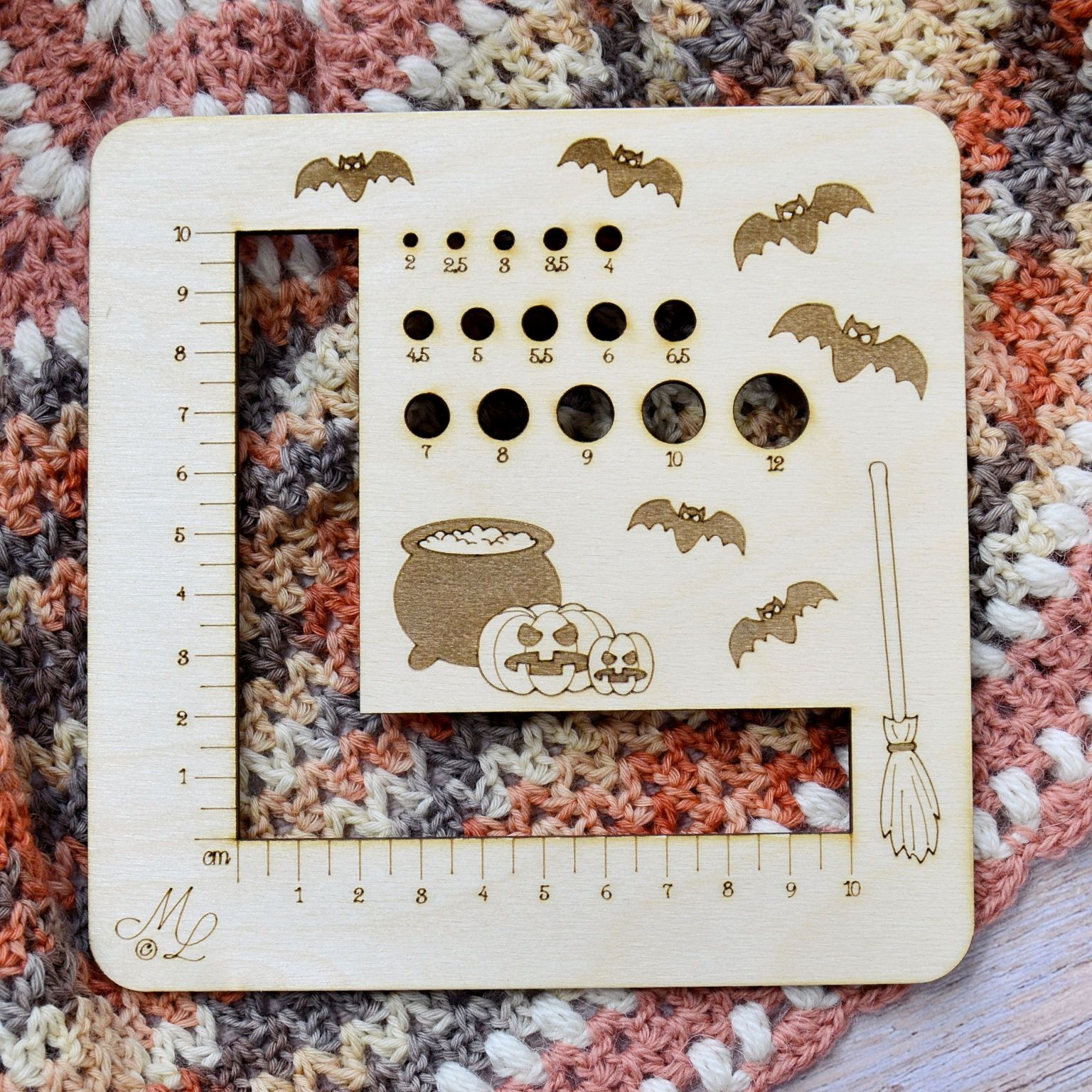 2 in 1 Maschenprobenmaß Halloween auf Häkeltuch
