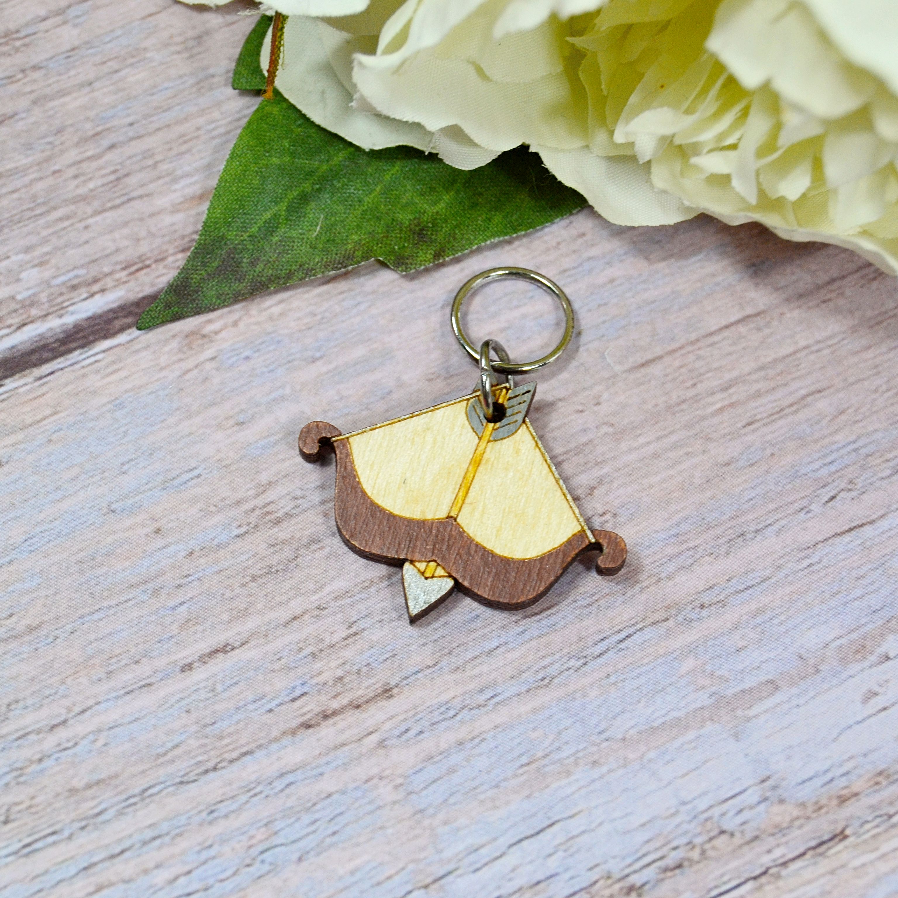Sternzeichen Holzmaschenmarkierer Schütze mit geschlossenem Ring