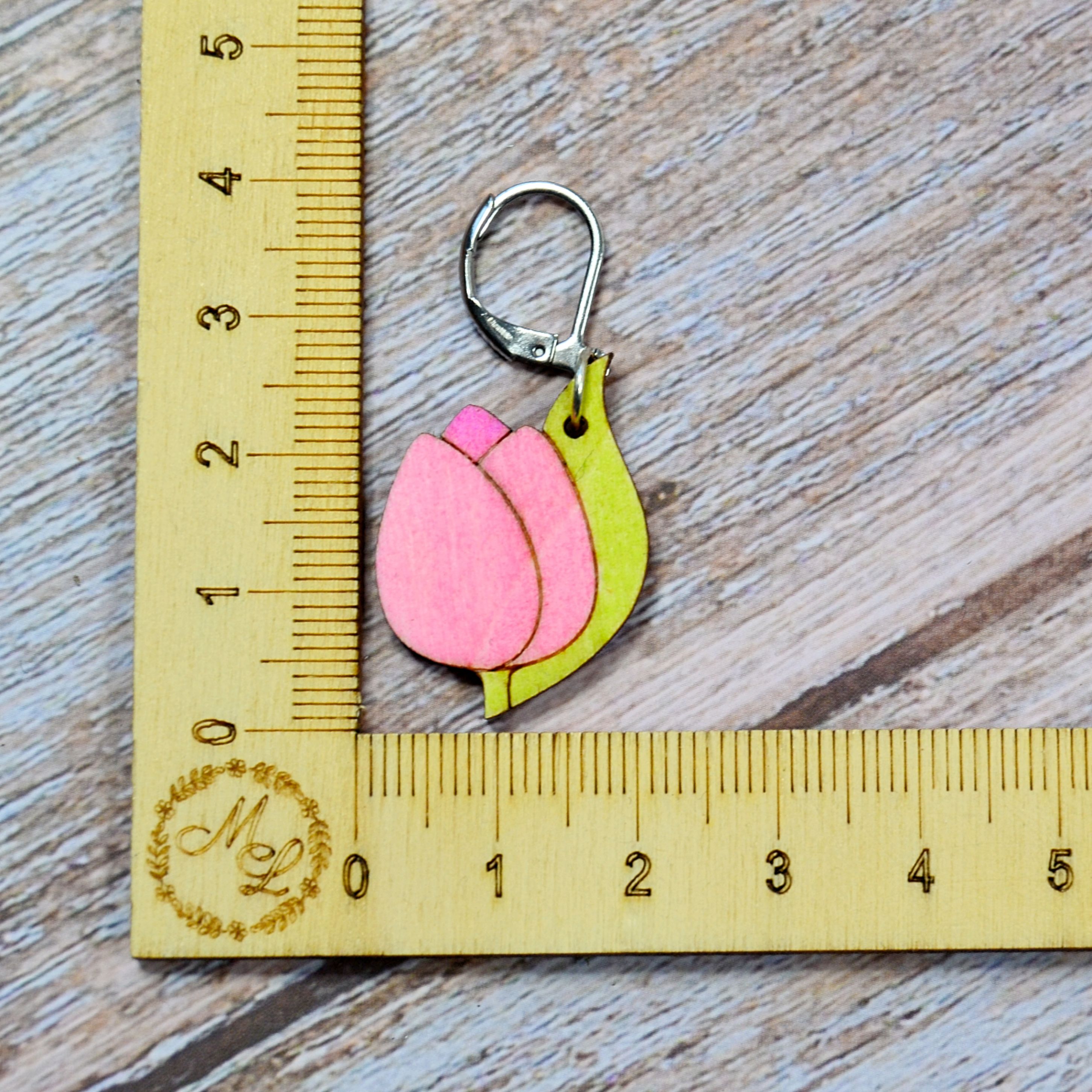 Holzmaschenmarkierer Tulpe an Lineal