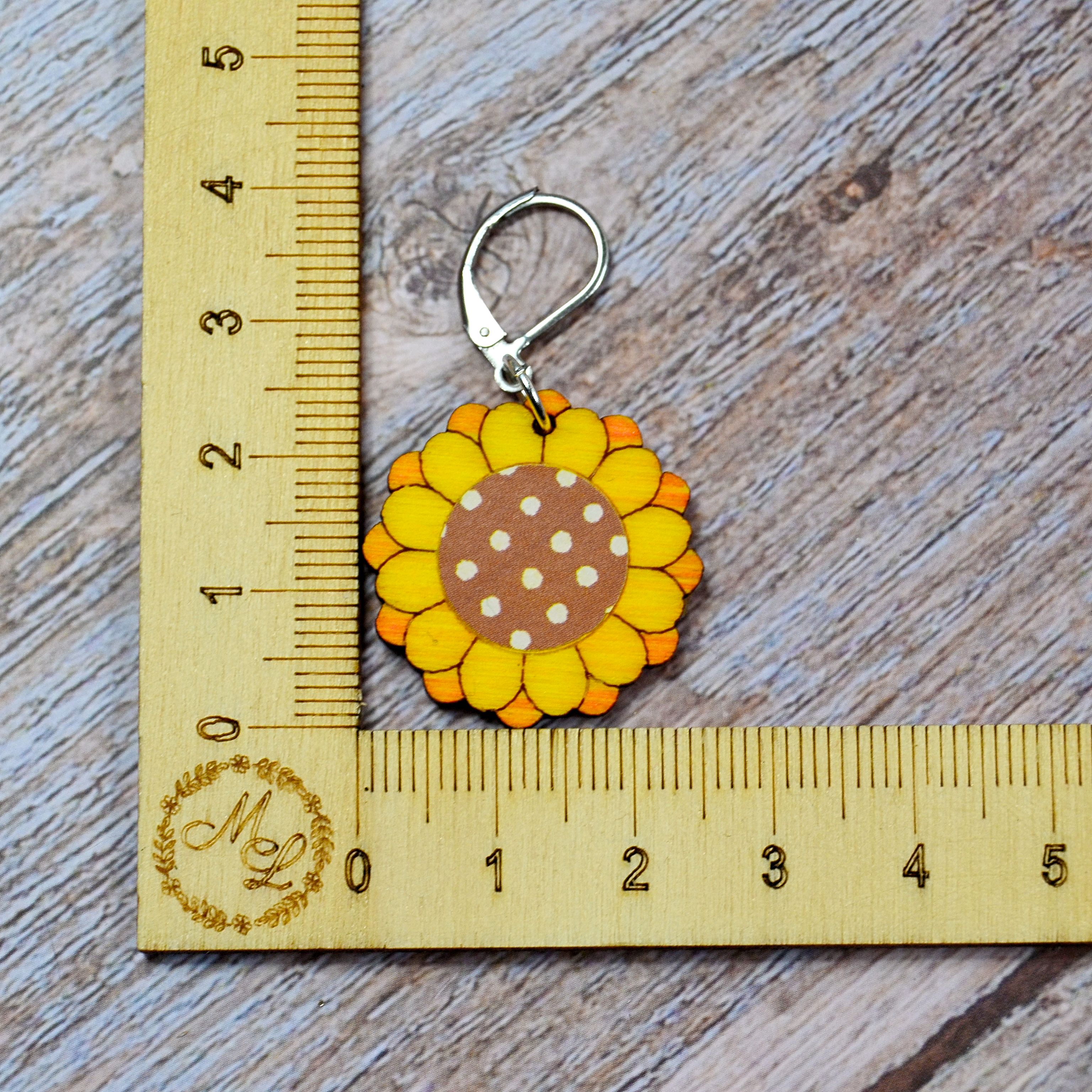 Holzmaschenmarkierer Sonnenblume an Lineal