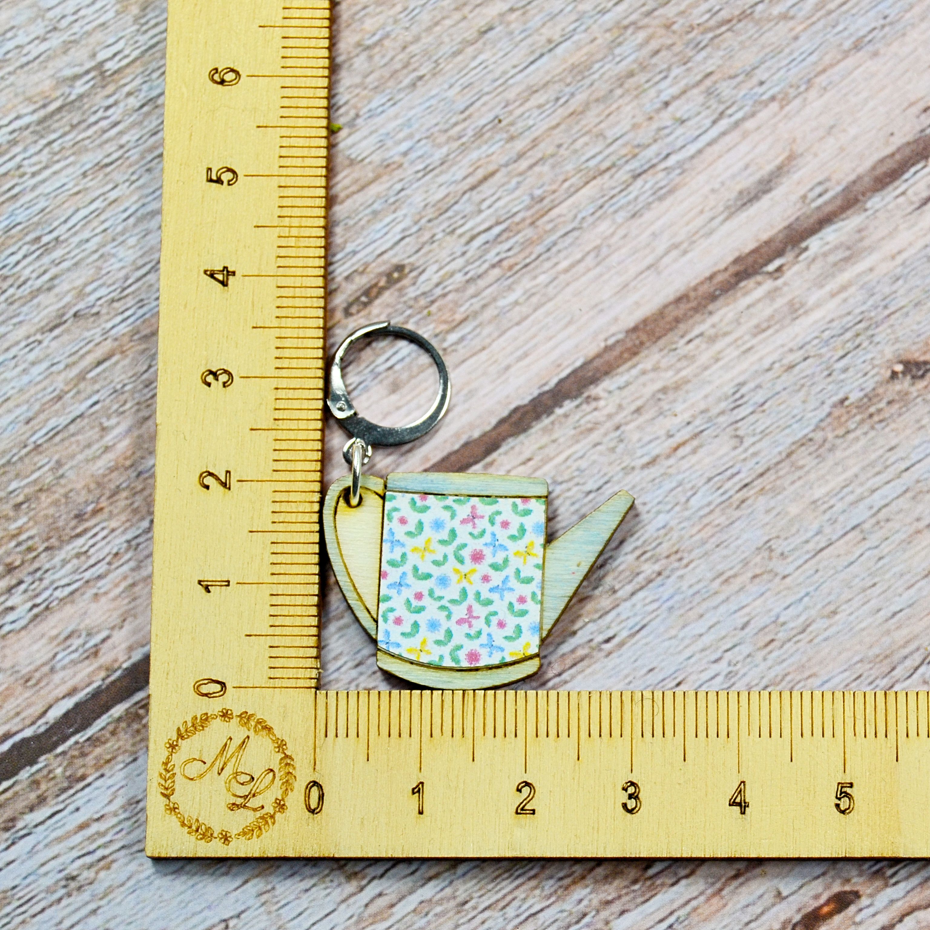 Holzmaschenmarkierer Gießkanne an Lineal