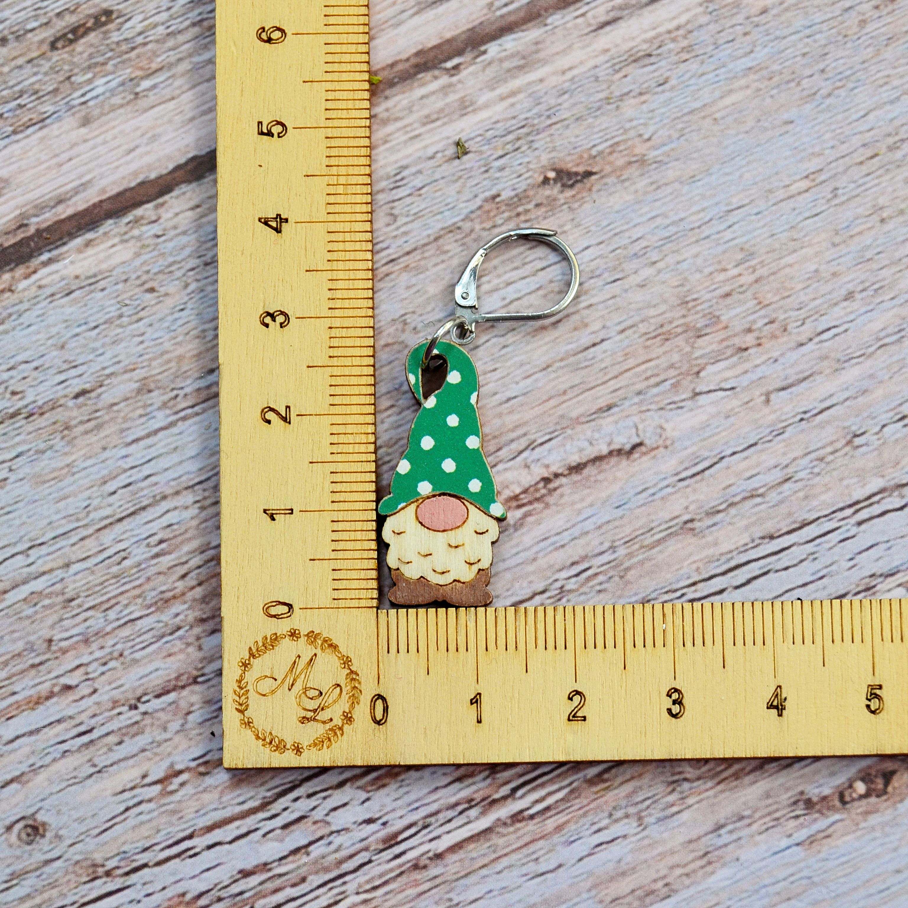 Holzmaschenmarkierer Gnom an Lineal