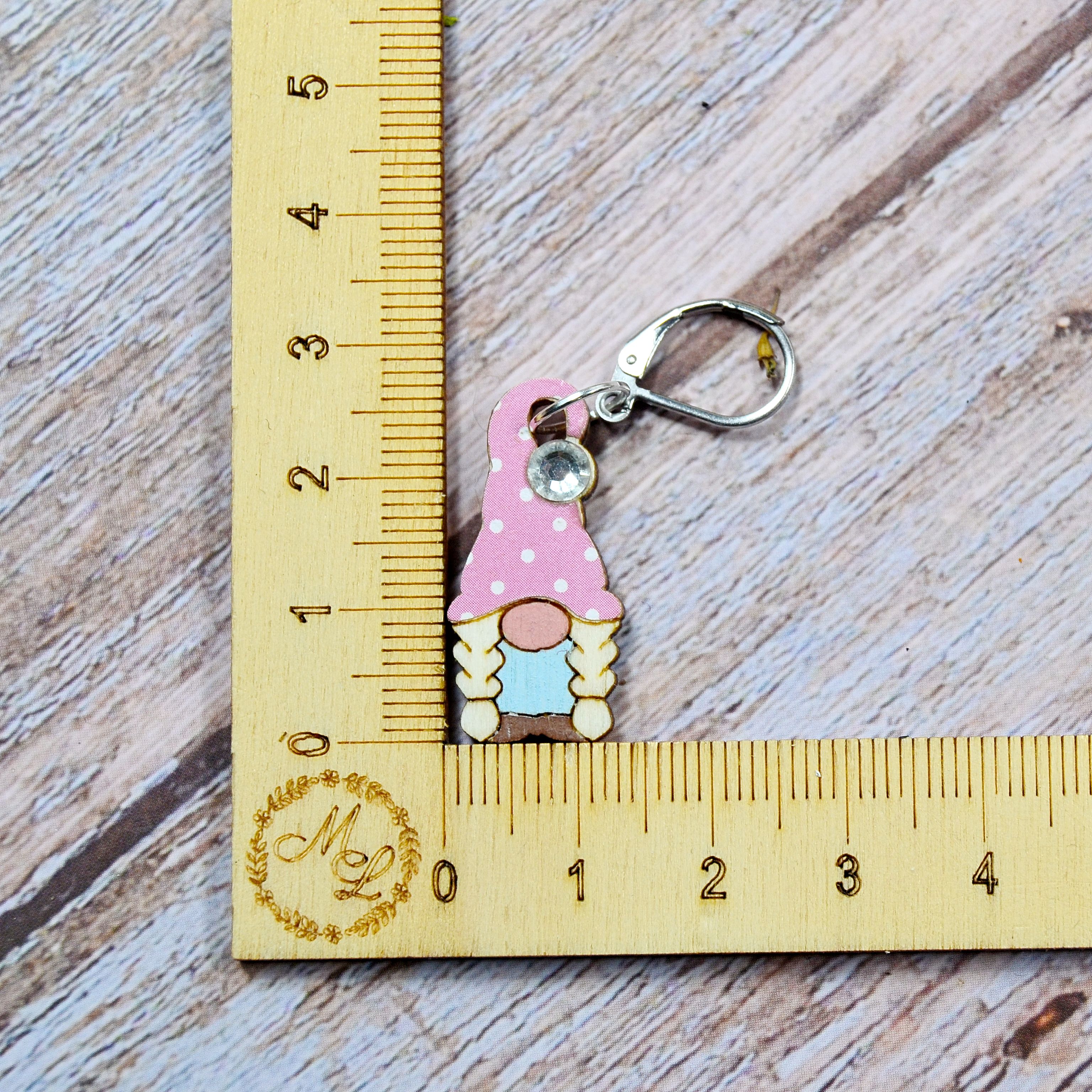 Holzmaschenmarkierer Sommerwichtelinchen an Lineal