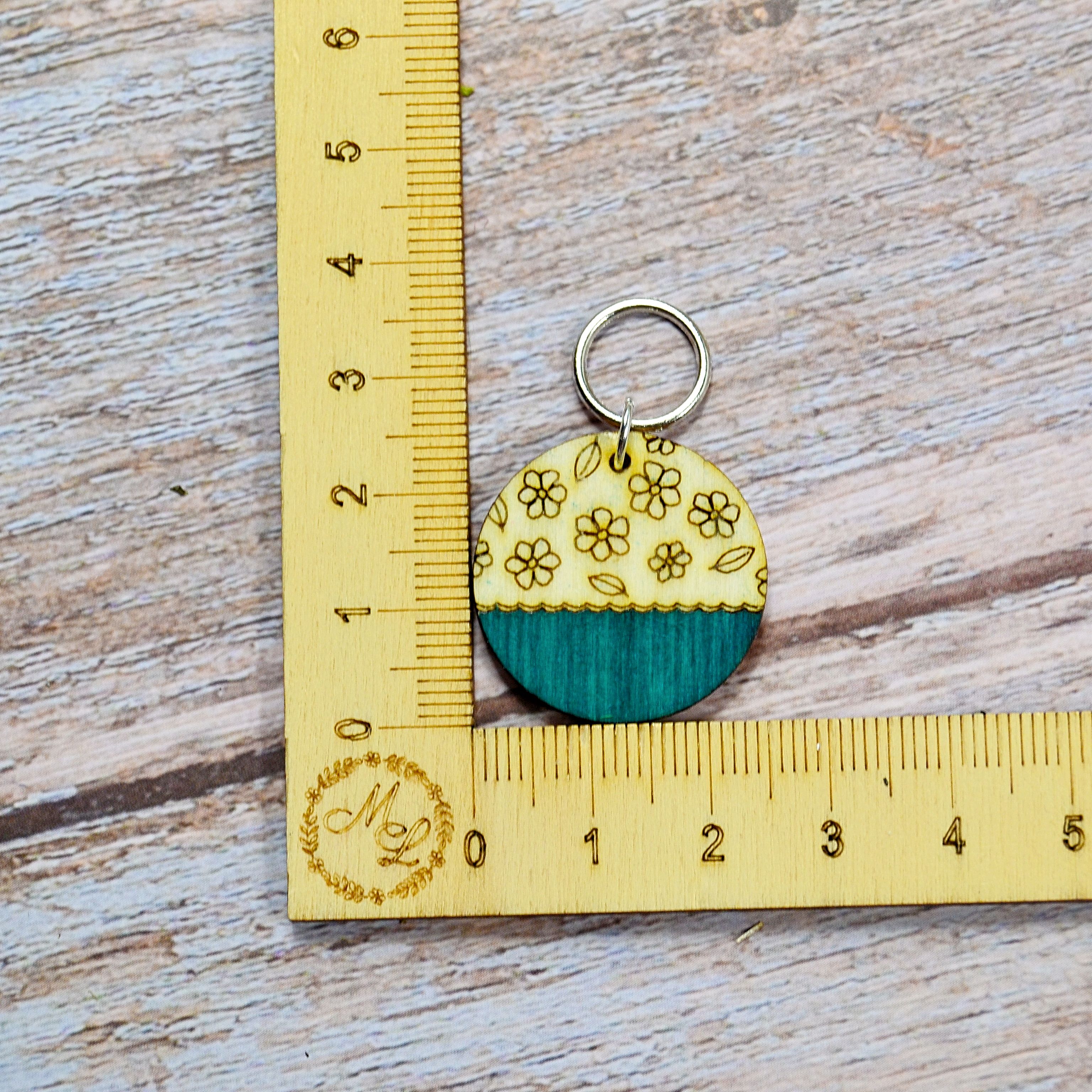 Holzmaschenmarkierer Blumenornament rund an Lineal