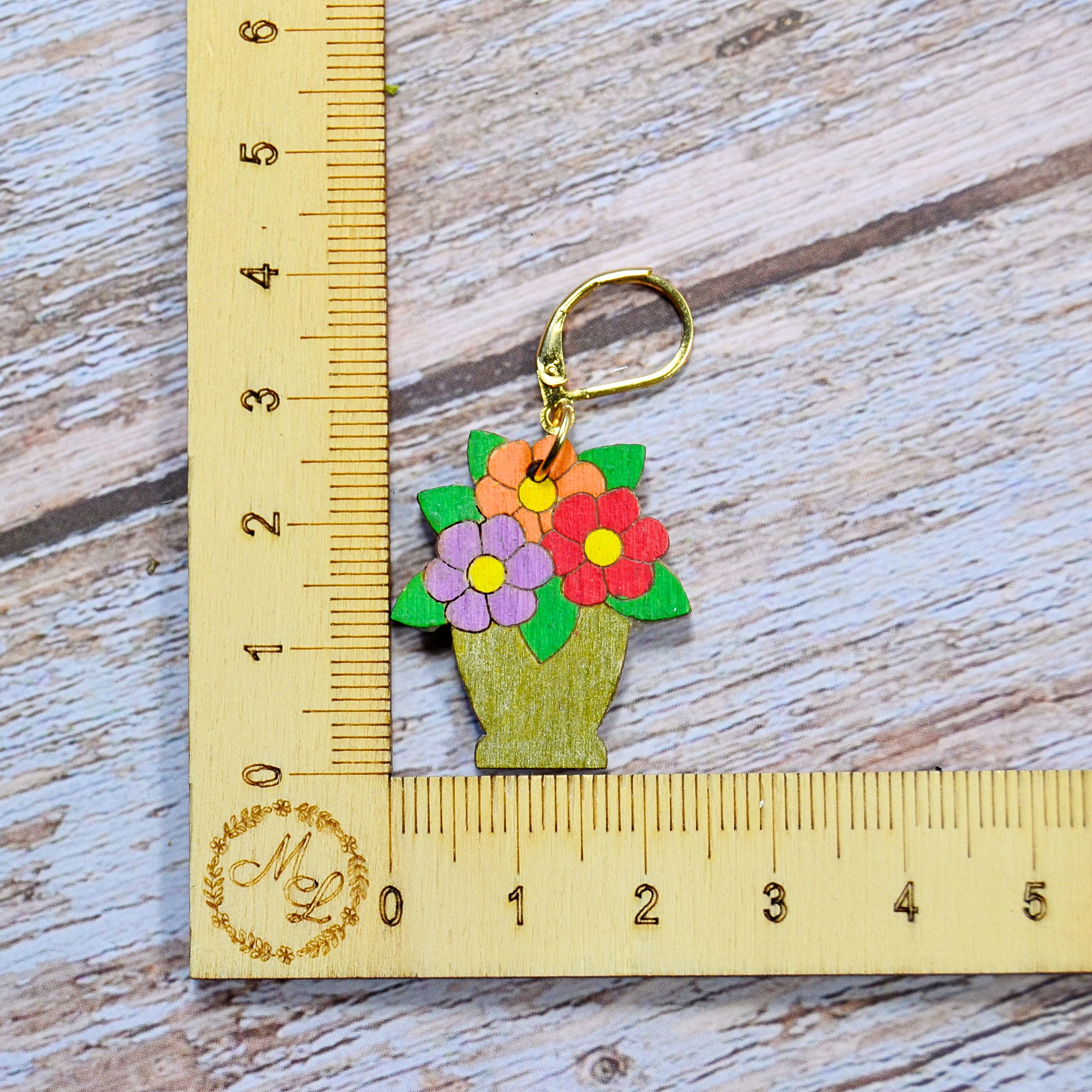 Holzmaschenmarkierer Blumenvase an Lineal