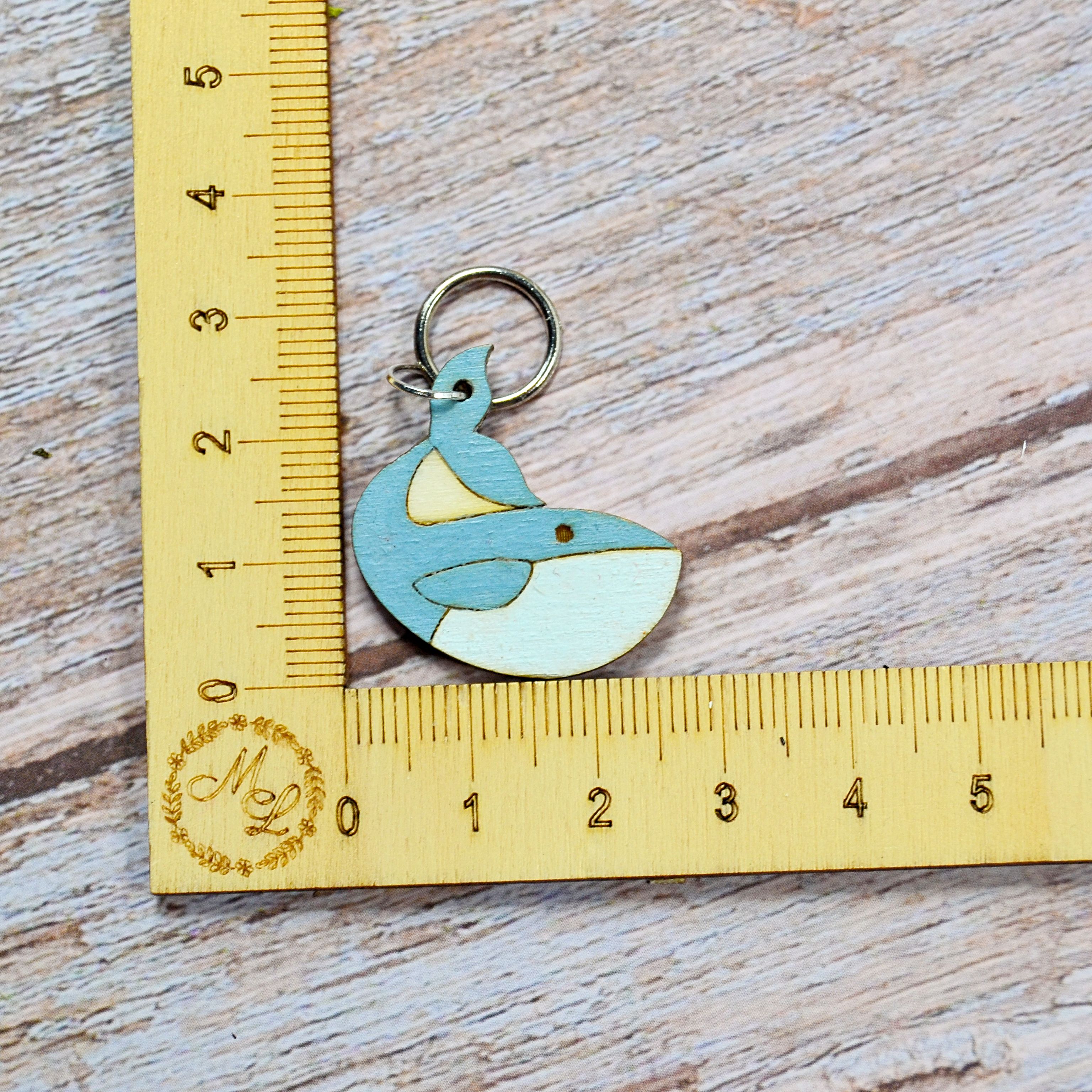 Holzmaschenmarkierer Blauwal an Lineal