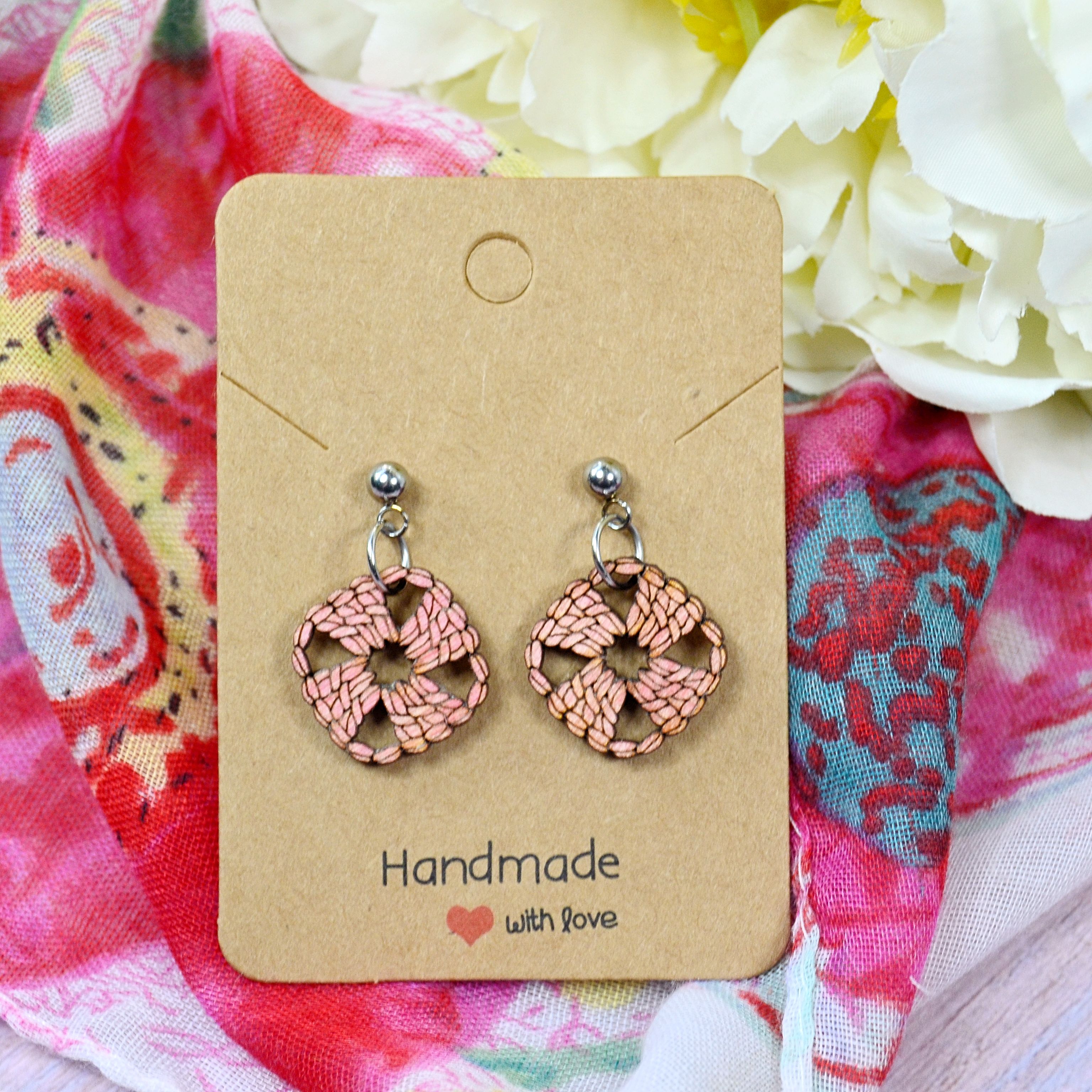 Granny Square rosa an Kugel-Ohrstecker