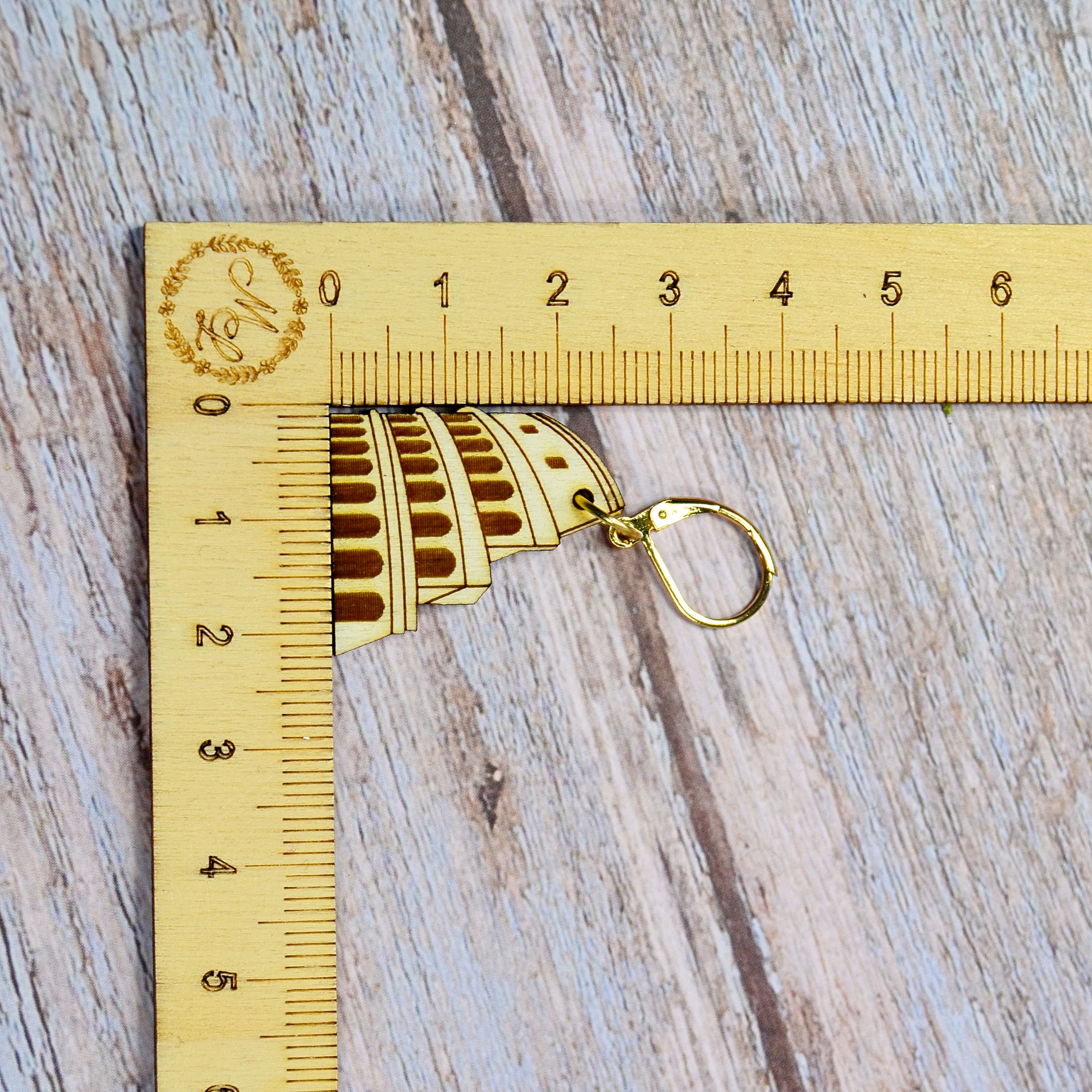 Holzmaschenmarkierer Kolosseum an Lineal