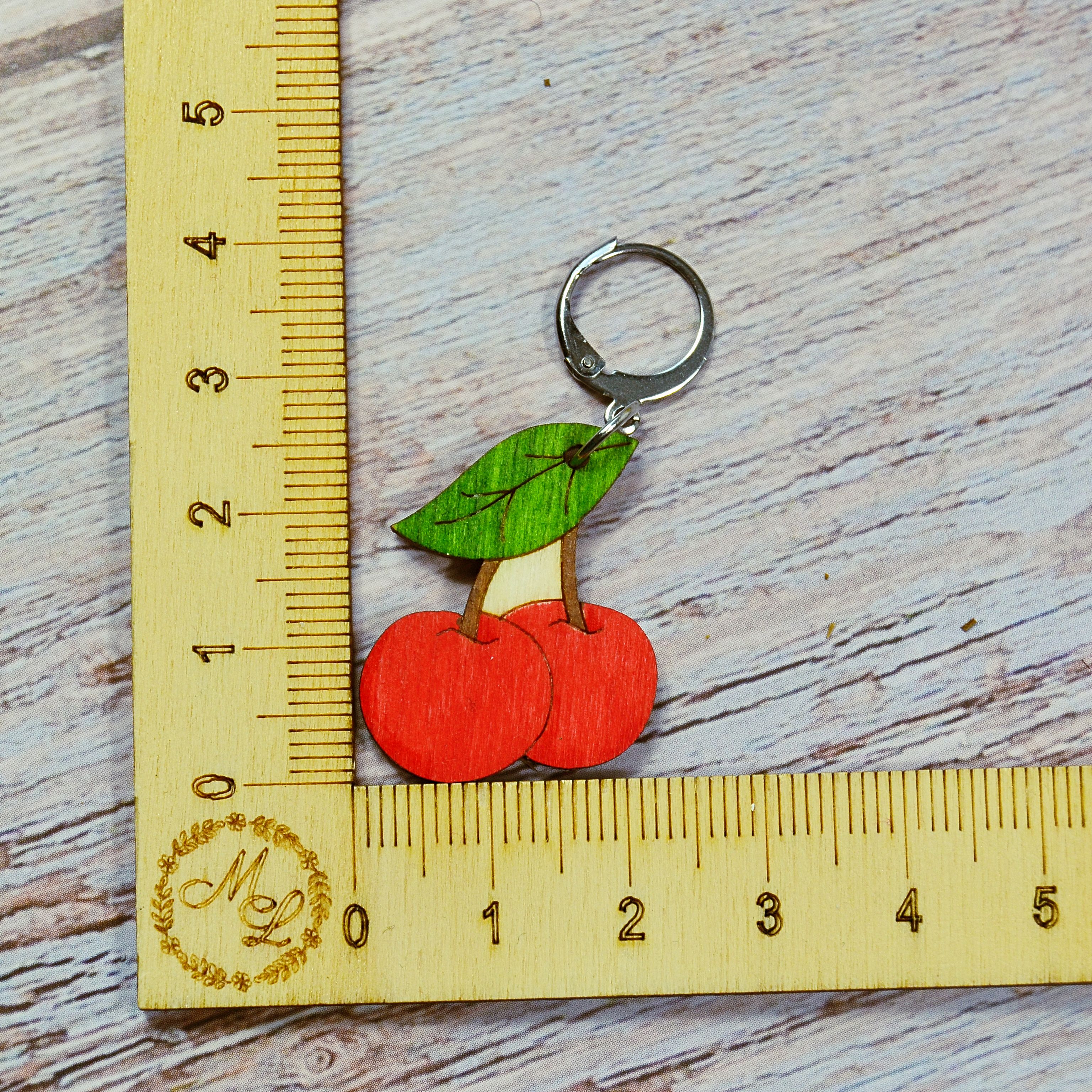 Holzmaschenmarkierer Kirschen an Lineal