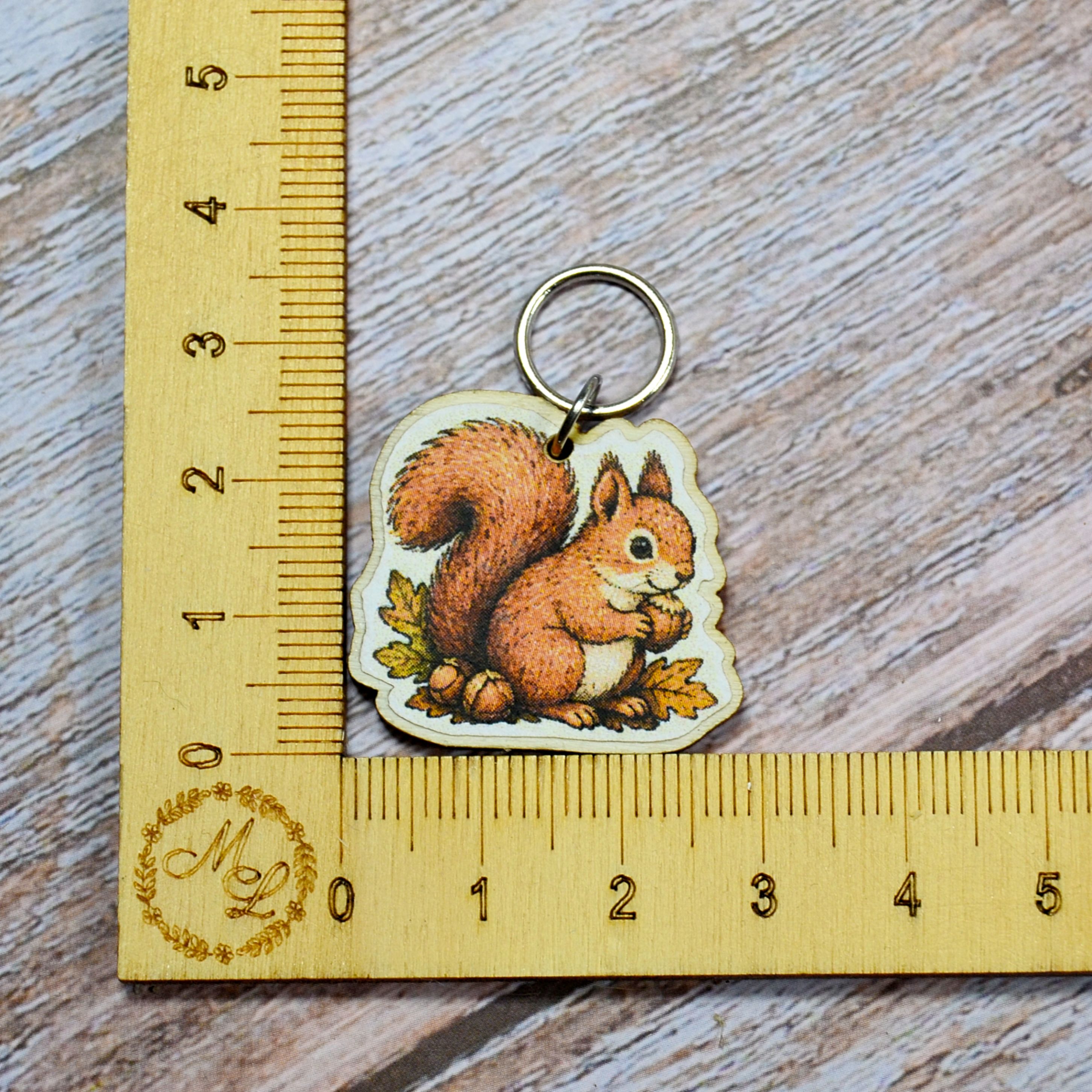 Holzmaschenmarkierer Eichhörnchen an Lineal